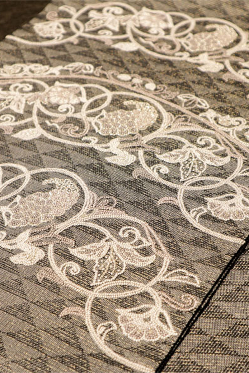 相良刺繍袋帯ブドウ唐草文様　（グレー）